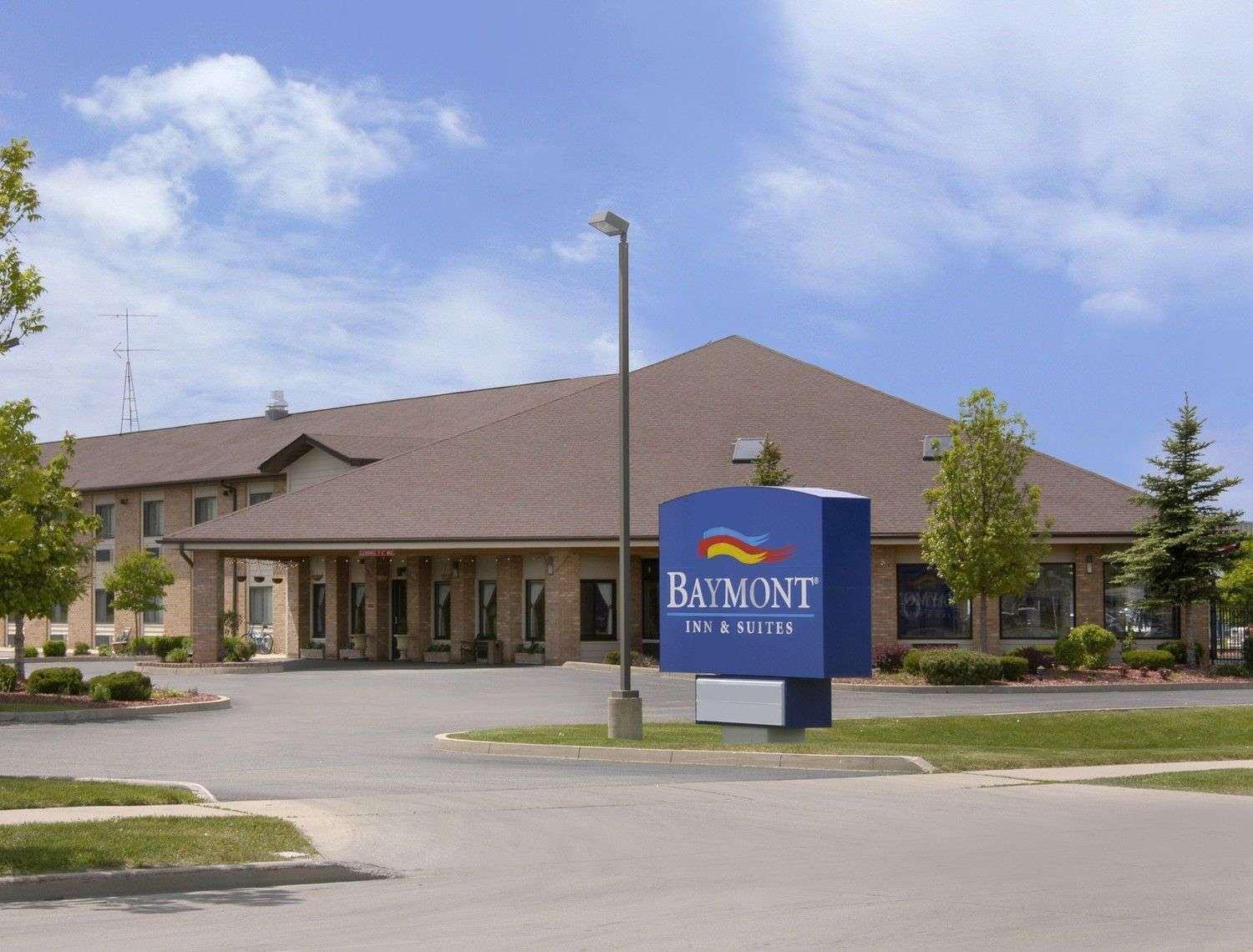 Baymont By Wyndham Whitewater Hotel Exterior photo